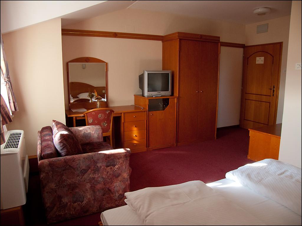 Hotel Lagus Gornji Kneginec Екстер'єр фото