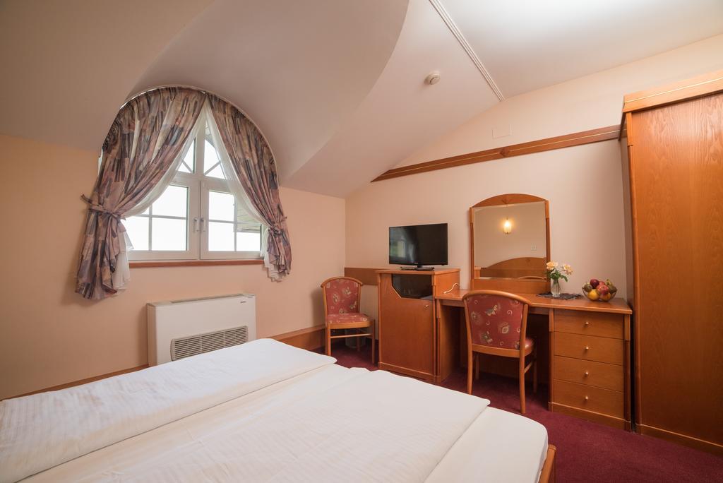 Hotel Lagus Gornji Kneginec Екстер'єр фото